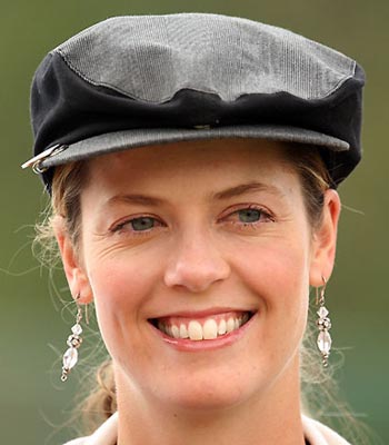 图文:安娜-劳森堪称高坛库娃 美女心情不错