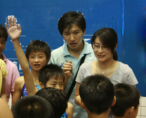 郭晶晶和林跃喜笑颜开